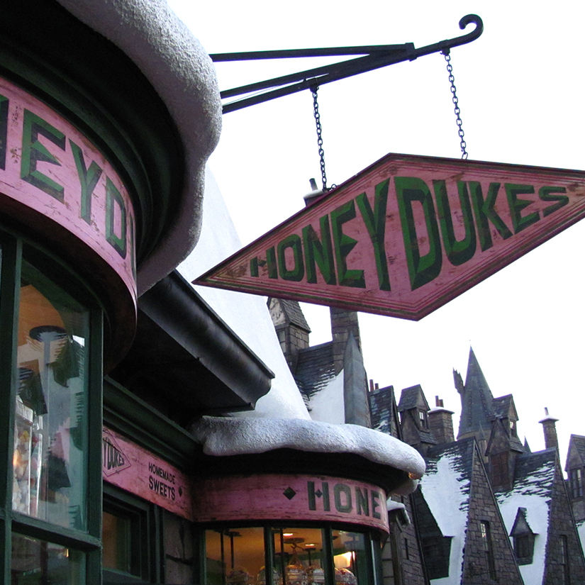 photo of the front of the Honeydukes store at Universal Studios